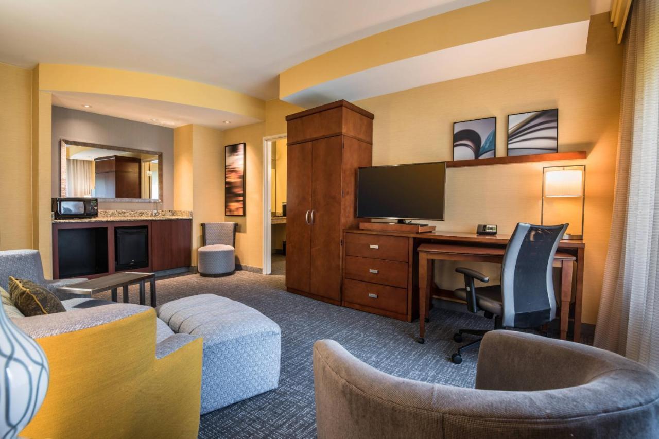 Courtyard By Marriott Waldorf Hotel Екстериор снимка