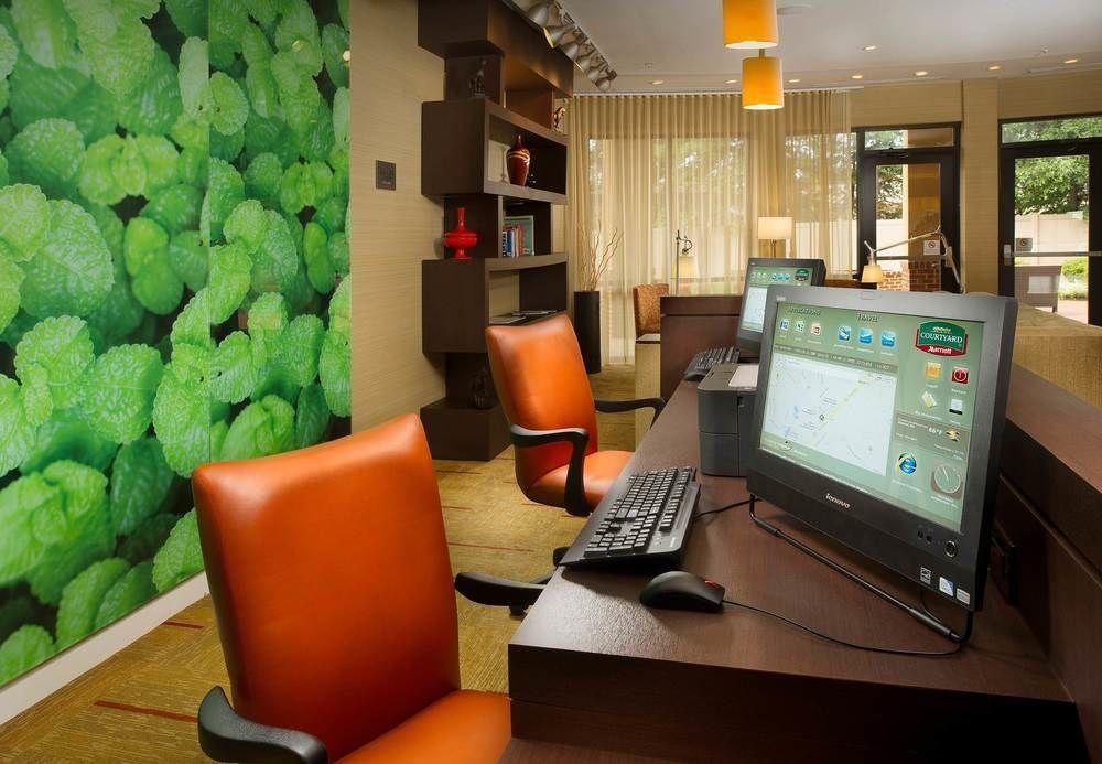 Courtyard By Marriott Waldorf Hotel Екстериор снимка