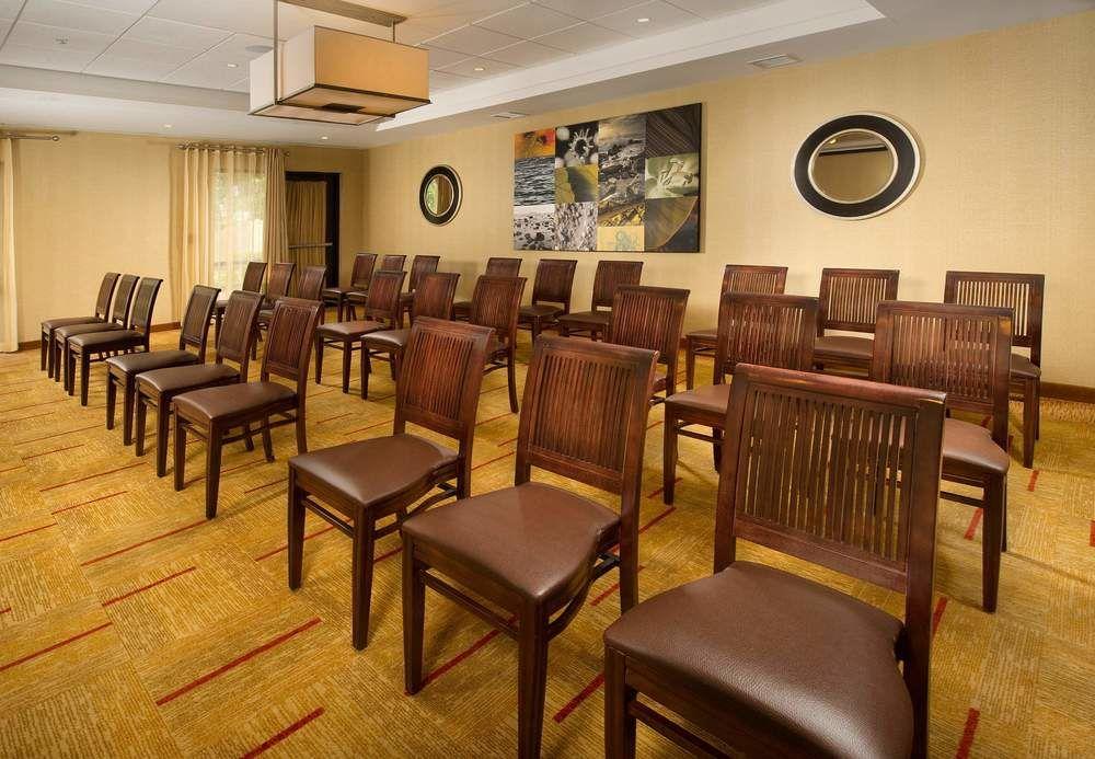 Courtyard By Marriott Waldorf Hotel Екстериор снимка