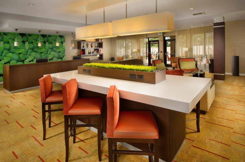 Courtyard By Marriott Waldorf Hotel Екстериор снимка