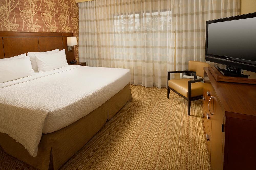 Courtyard By Marriott Waldorf Hotel Екстериор снимка
