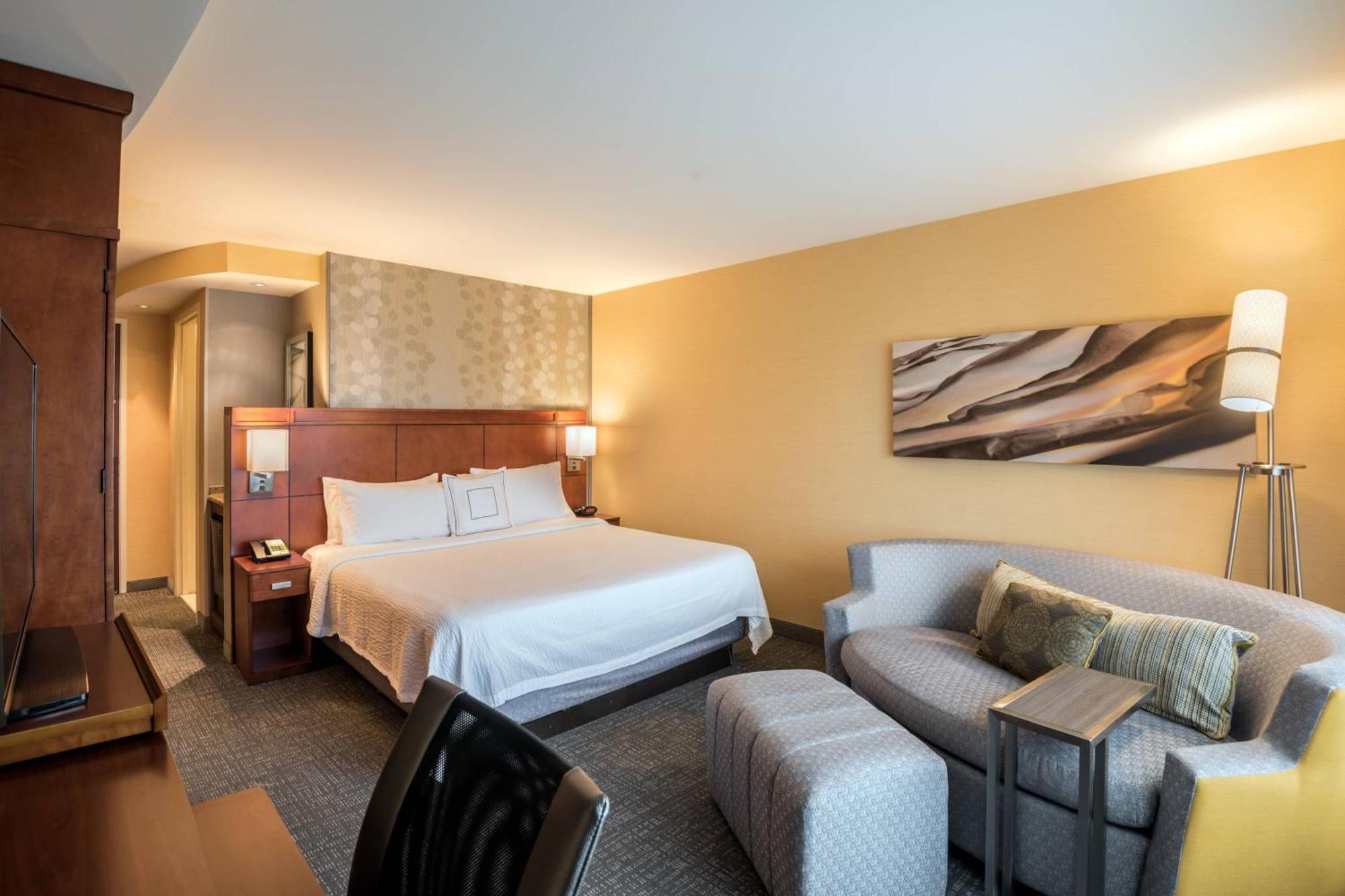 Courtyard By Marriott Waldorf Hotel Екстериор снимка
