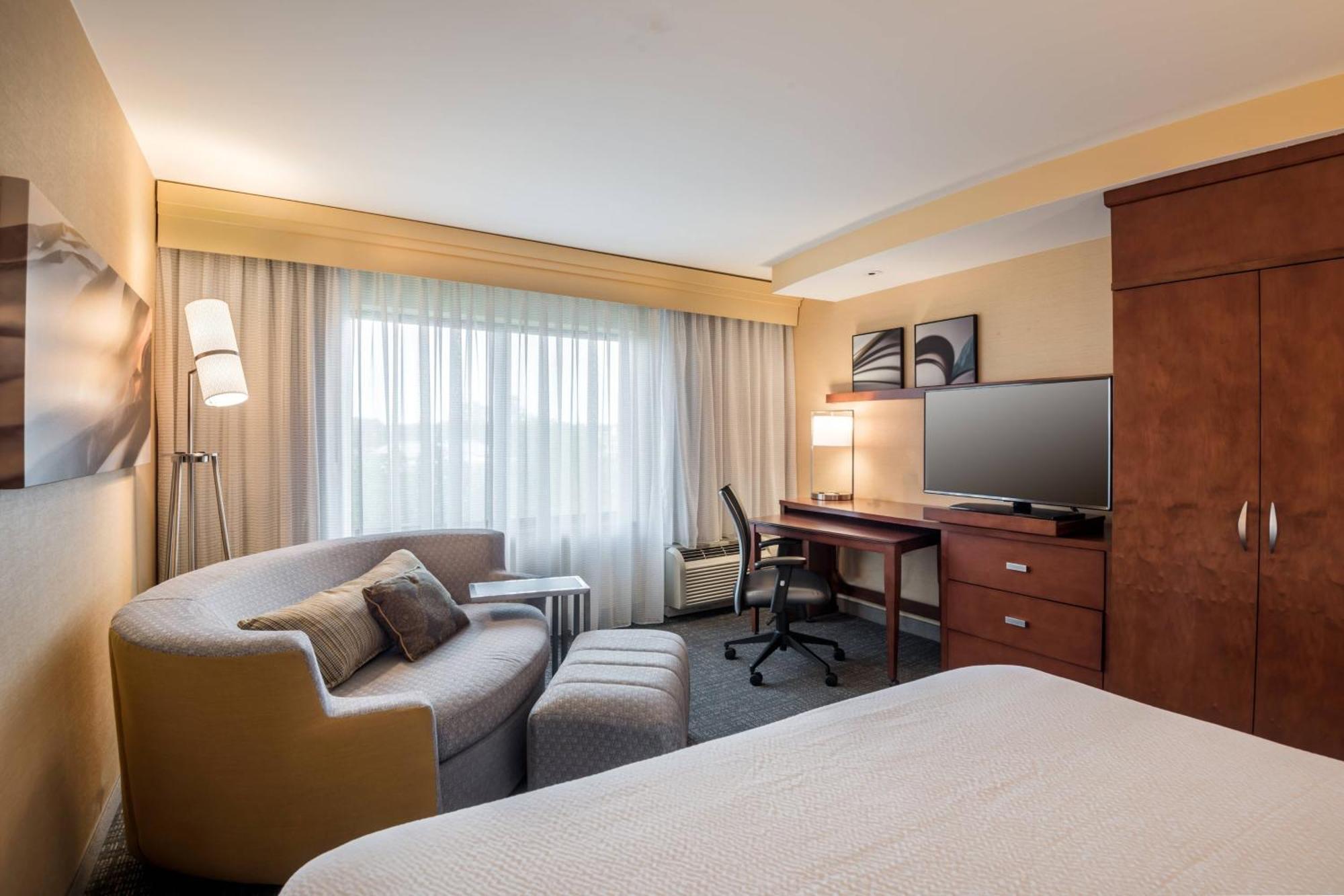 Courtyard By Marriott Waldorf Hotel Екстериор снимка