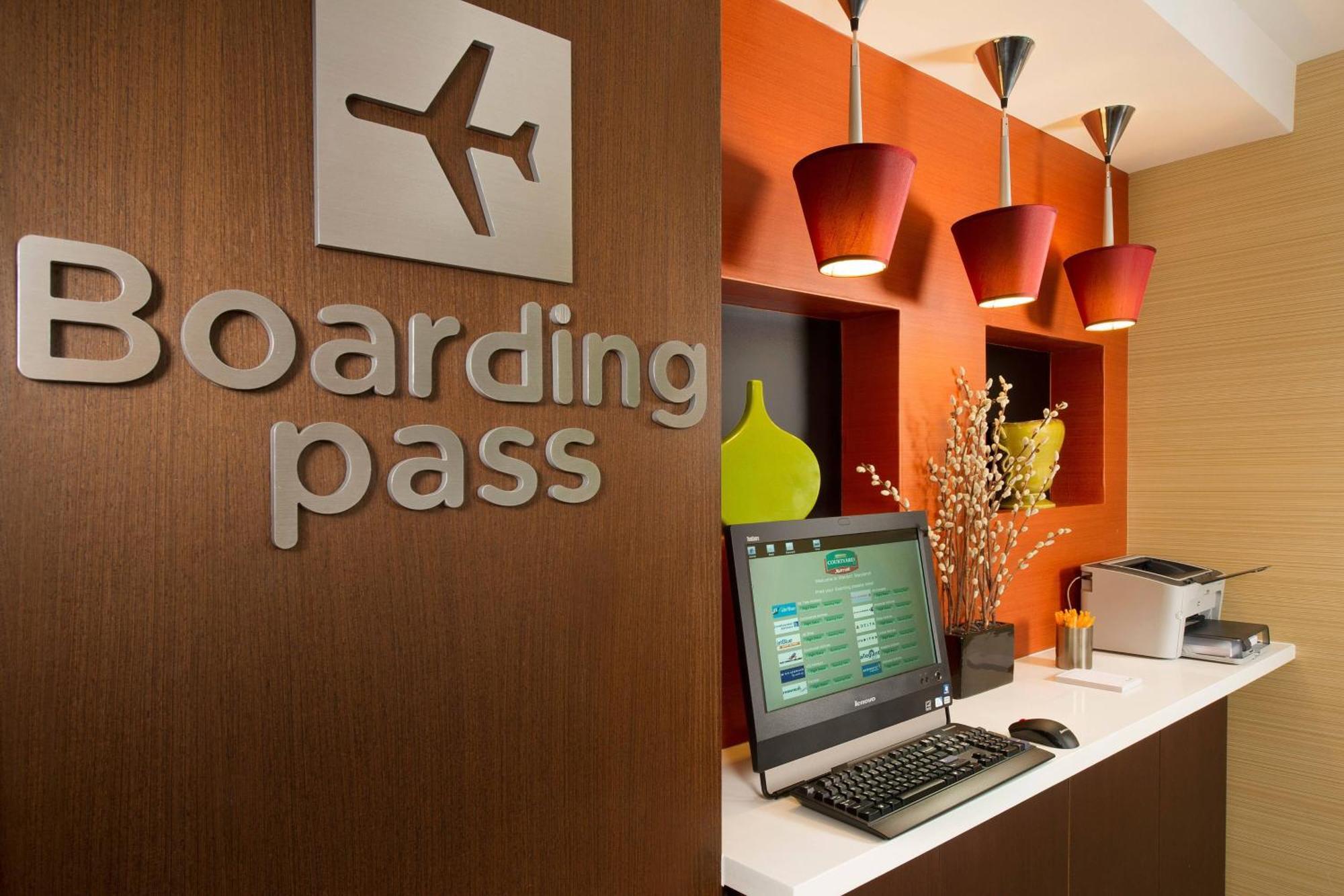 Courtyard By Marriott Waldorf Hotel Екстериор снимка