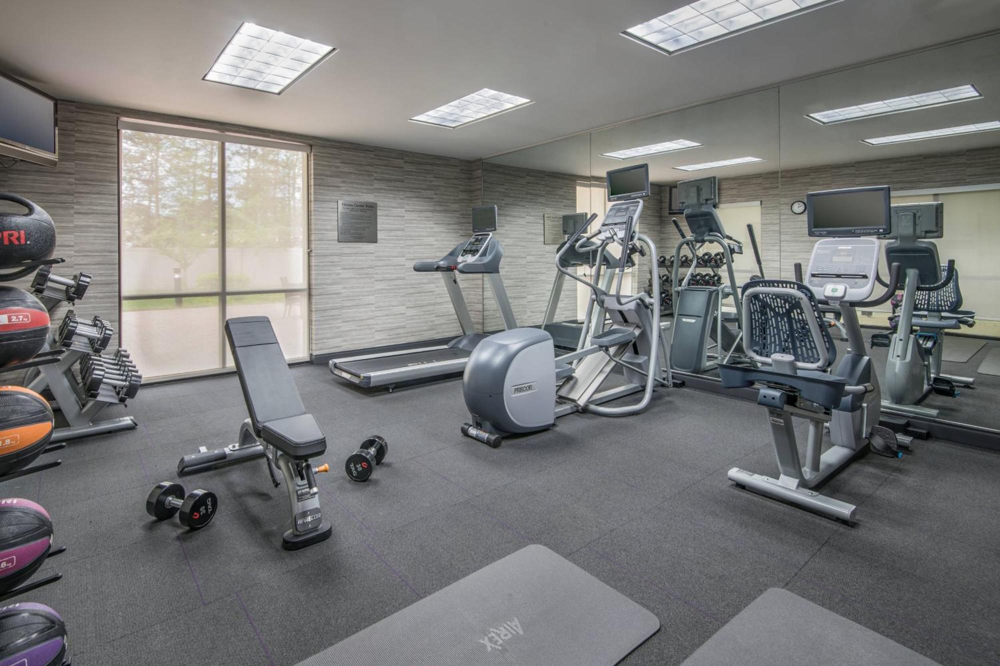 Courtyard By Marriott Waldorf Hotel Екстериор снимка