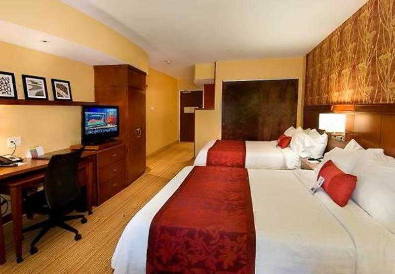 Courtyard By Marriott Waldorf Hotel Екстериор снимка