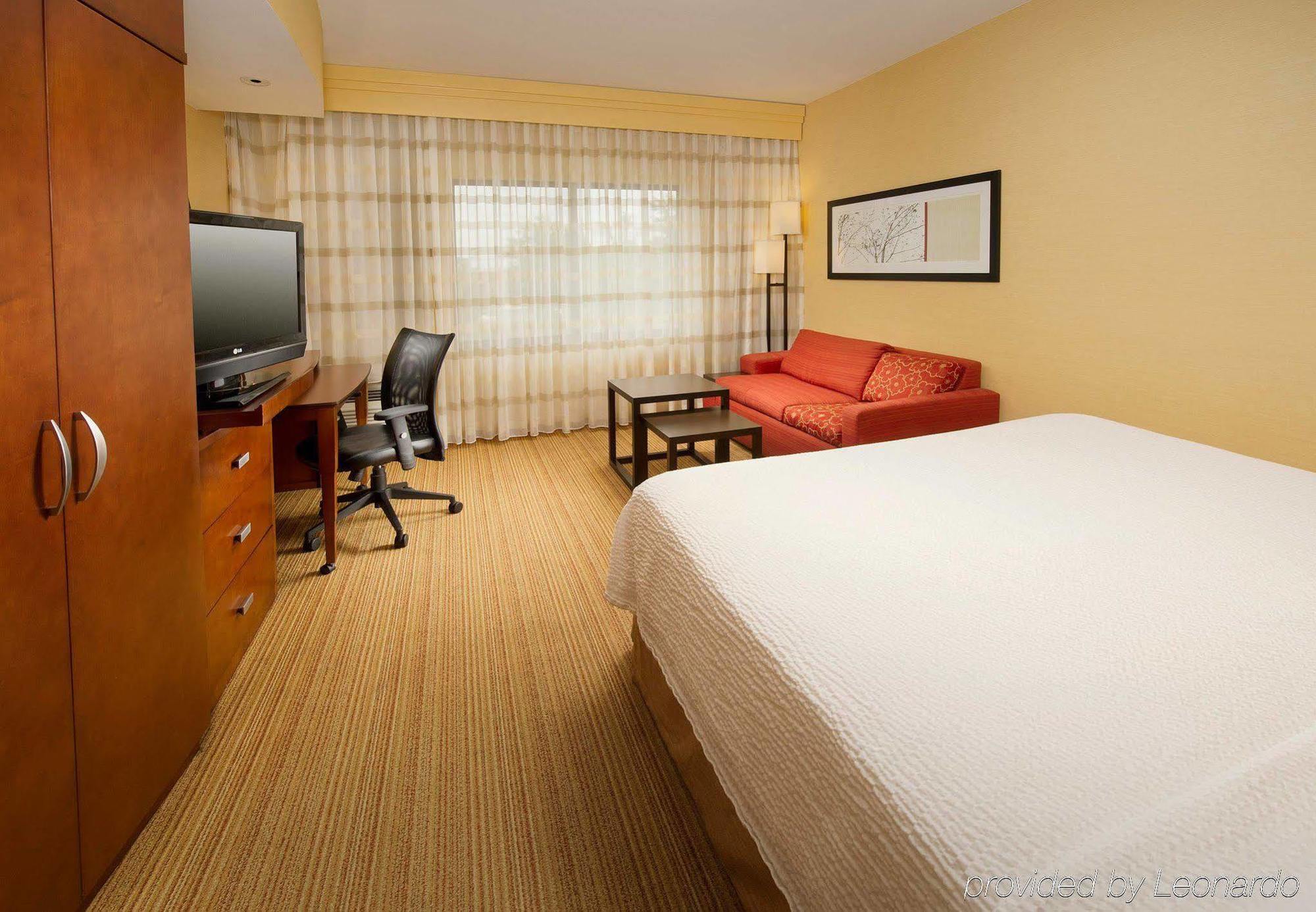 Courtyard By Marriott Waldorf Hotel Екстериор снимка
