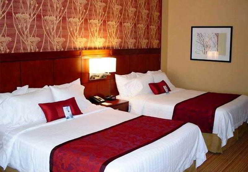 Courtyard By Marriott Waldorf Hotel Екстериор снимка