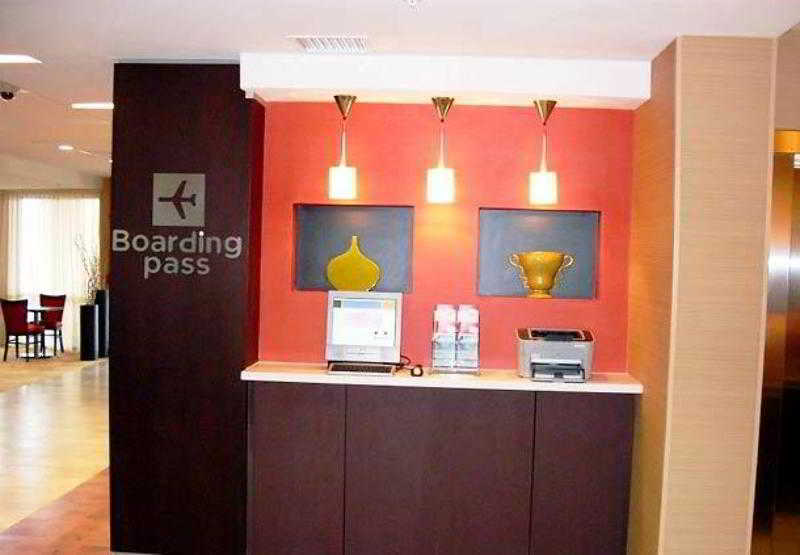 Courtyard By Marriott Waldorf Hotel Екстериор снимка