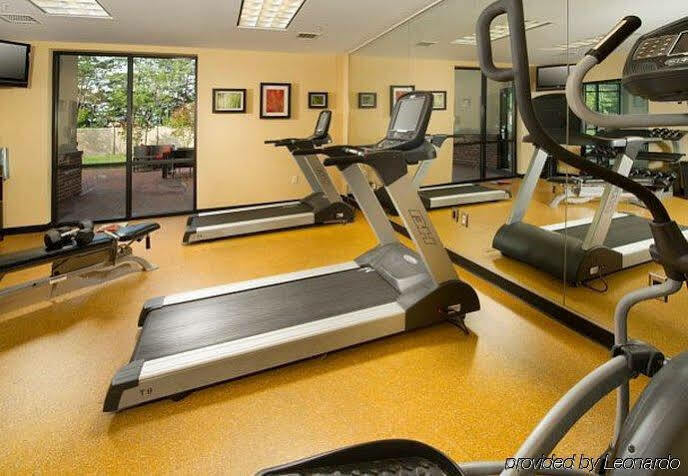 Courtyard By Marriott Waldorf Hotel Екстериор снимка